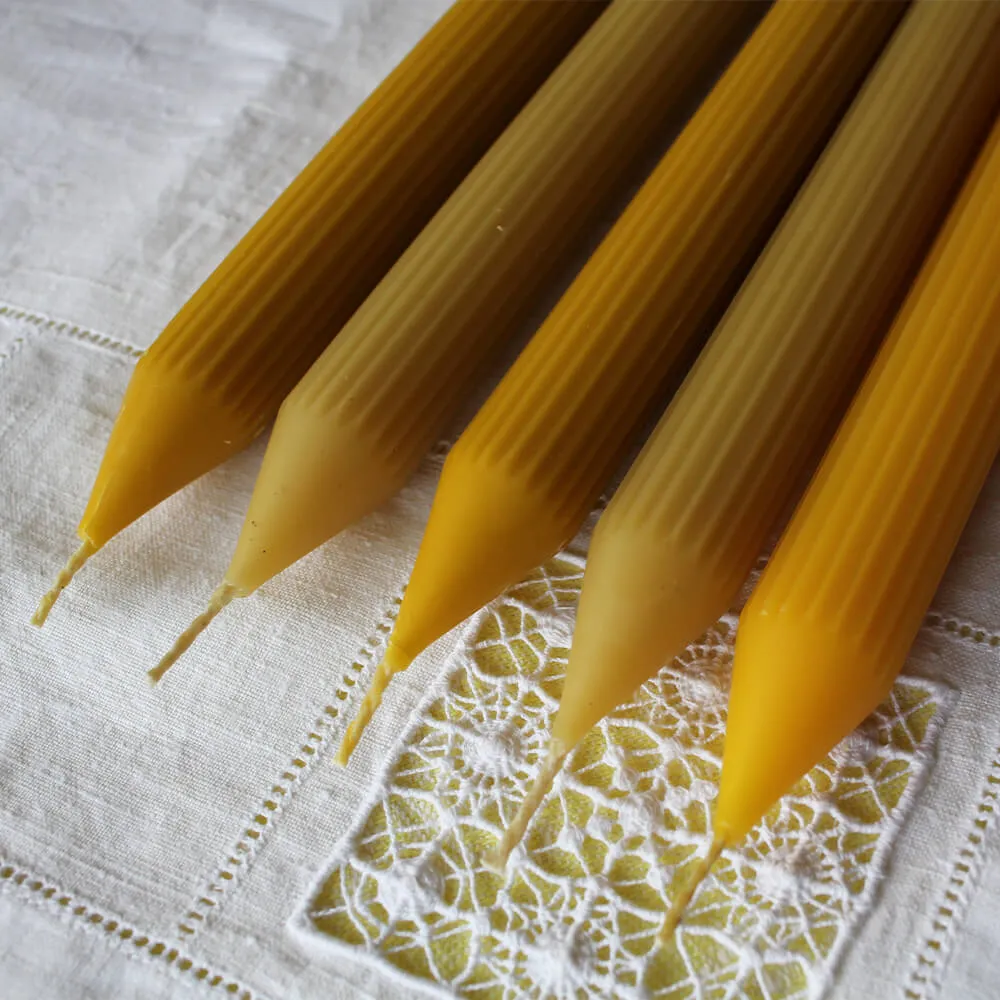 Рифленая столовая свеча из пчелиного воска - набор 5 шт - фото 7