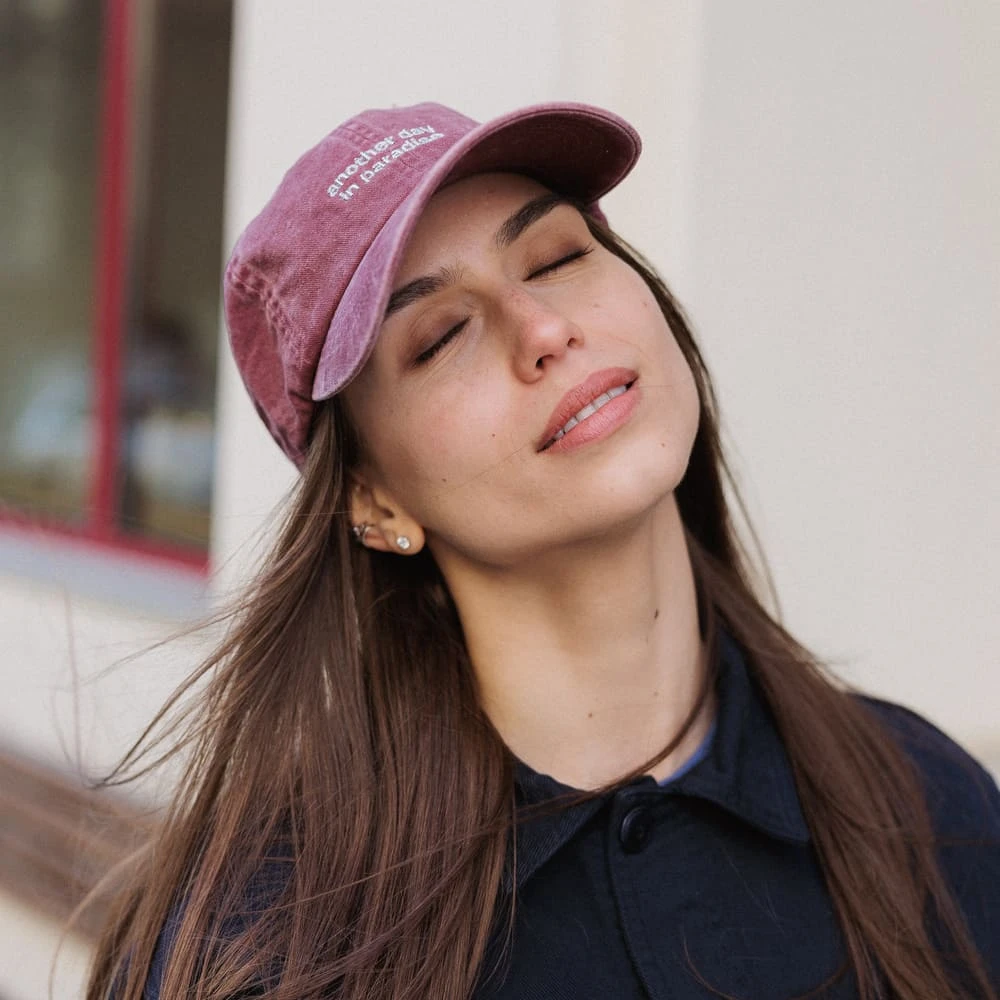 Кепка Friend Function another day in paradise вишневая с серебряной нитью - фото 5