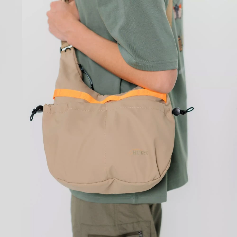 Кроссбоди сумка ELLIKER Bain Sling Bag 6.5L Sand - фото 1