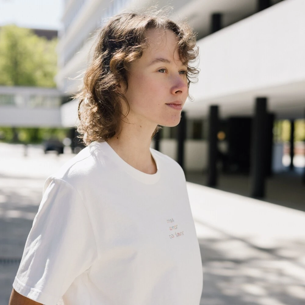 Футболка Friend Function Mas Amor белая - фото 4