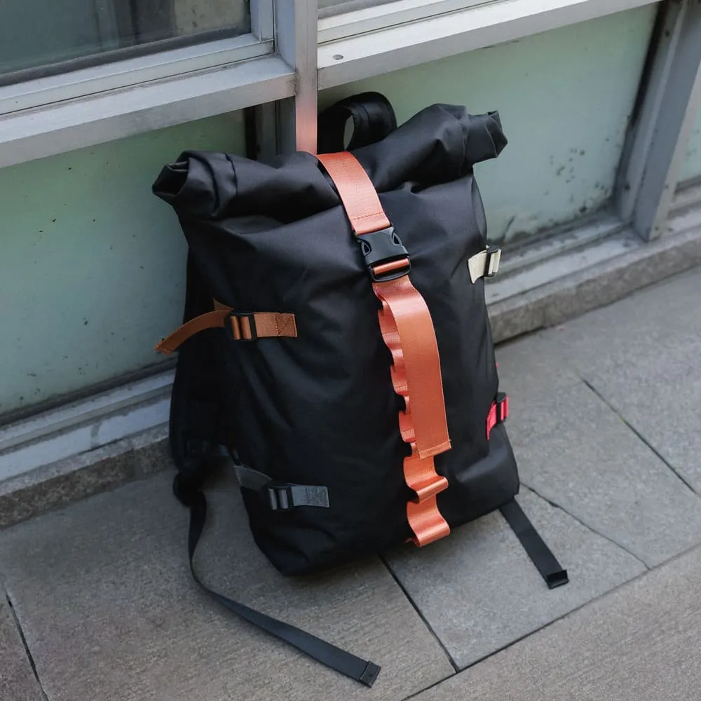 Рюкзак Friend Function роллтоп с цветными стропами - фото 7