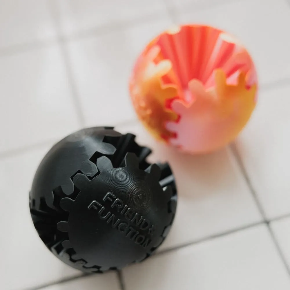 Неведомая штука круглая зубчатая черная - фото 7