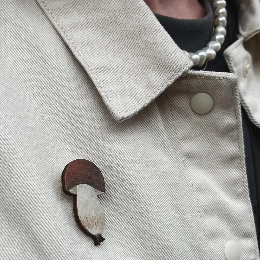 Деревянная брошка PlantMyBones Белый грибочек - фото 3