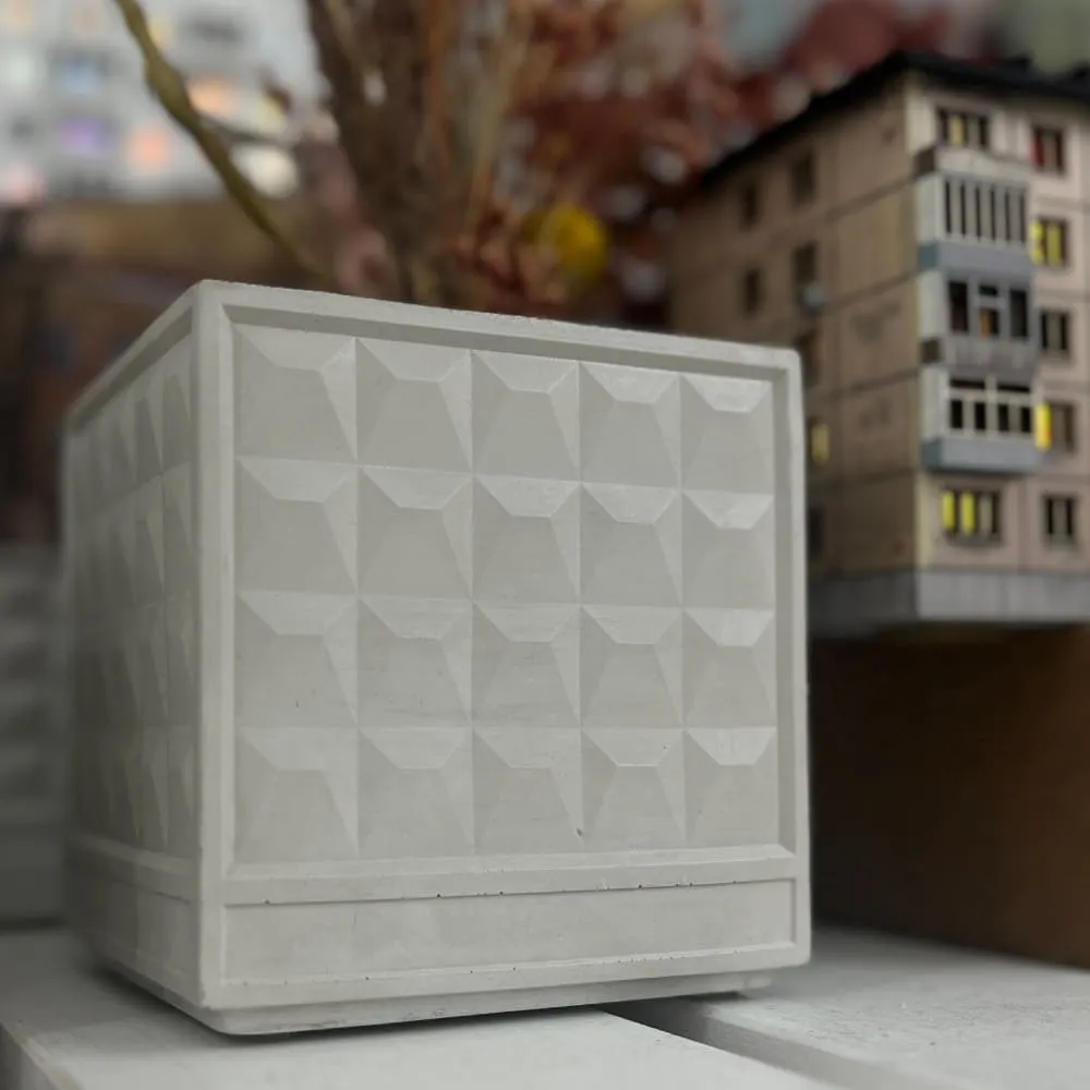 Бетонное кашпо-органайзер в виде забора ПО-2 квадратное - фото 2