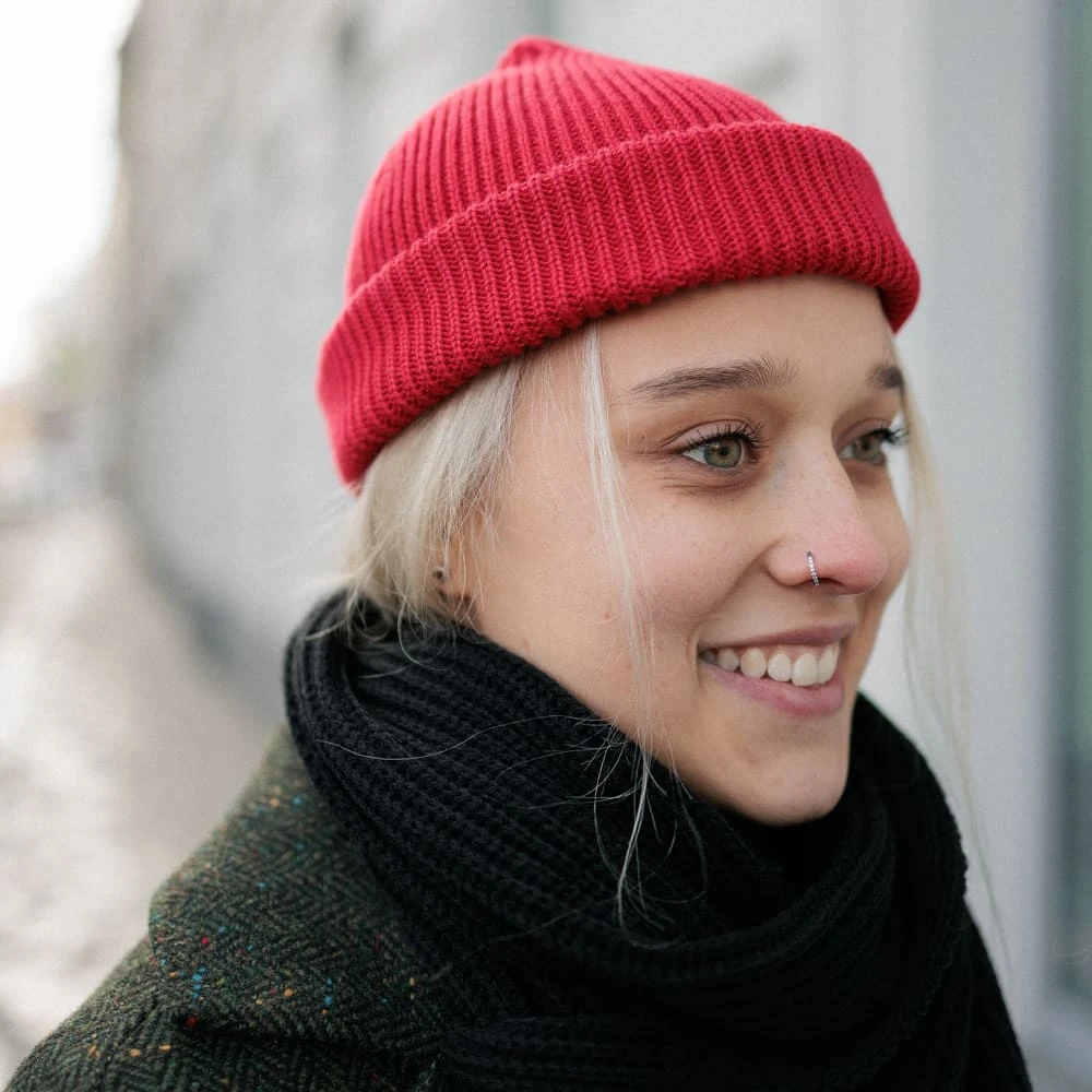 Шапка Kusto Pin Short красная с вышивкой - фото 3