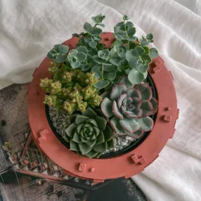 Бетонное кашпо в виде панельки кирпичное