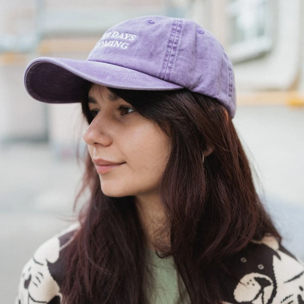 Кепка Friend Function Better days are coming фиолетовая со светонакопительной нитью - фото 3