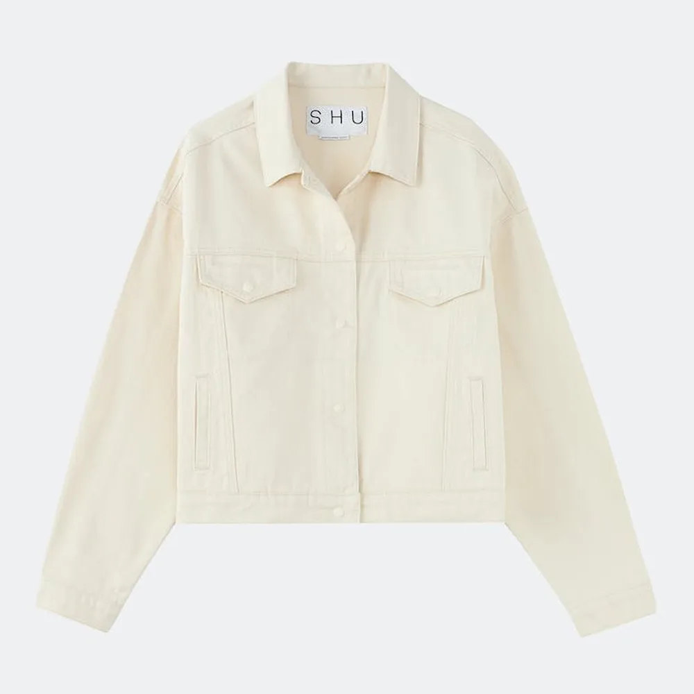 Укороченная джинсовая куртка SHU бежевая - фото 4
