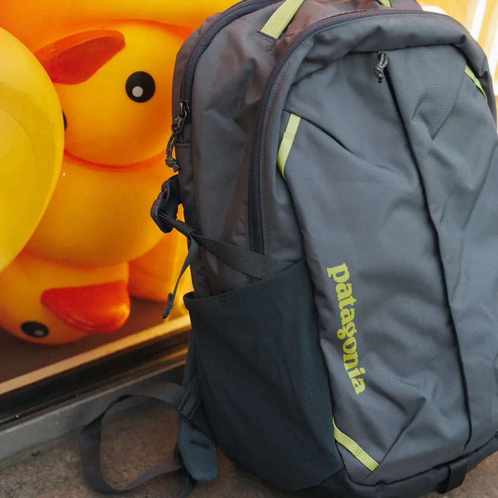 Рюкзак Patagonia Refugio Day Pack Forge Grey 26L - фото 3