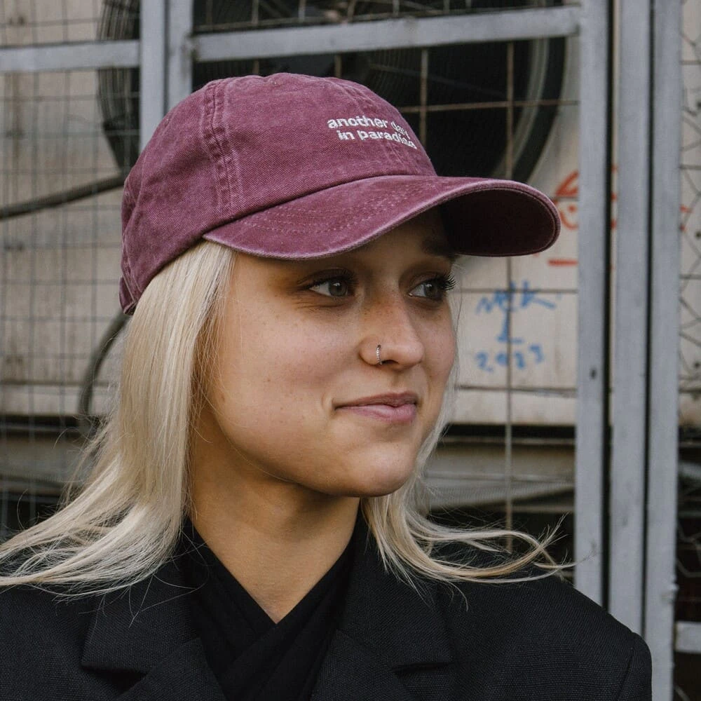 Кепка Friend Function another day in paradise вишневая с серебряной нитью - фото 8