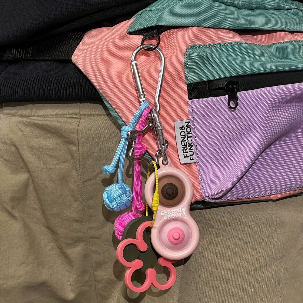 Брелок на ключи Сиська Димпл Serious About телесная - фото 3