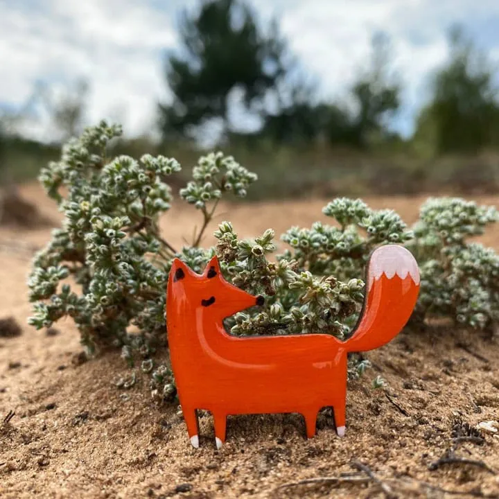 Деревянная брошка Пухлая лиса - фото 4