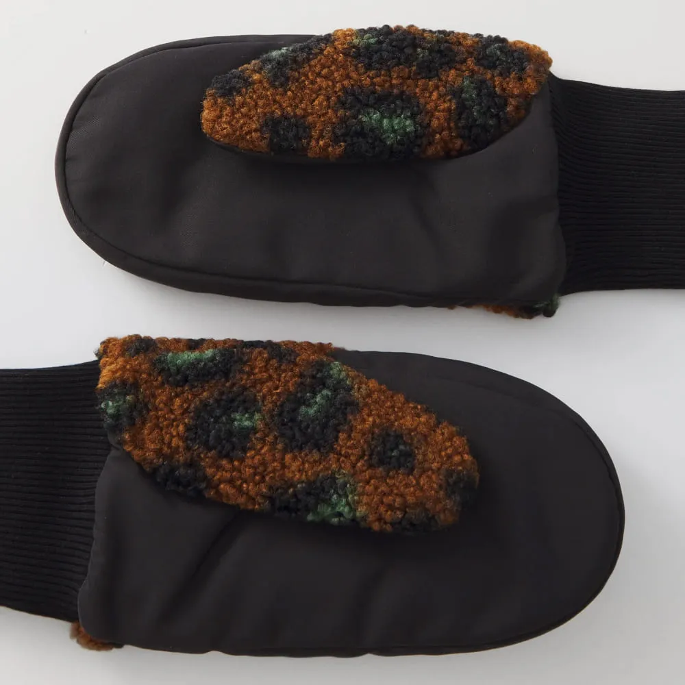 Варежки Carhartt WIP Orla Mitten Camo Leo Jacquard Tamarind - фото 5