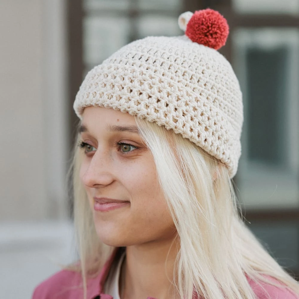 Шапка CHECK YA HEAD бежевая с помпоном 26222/147 - фото 2