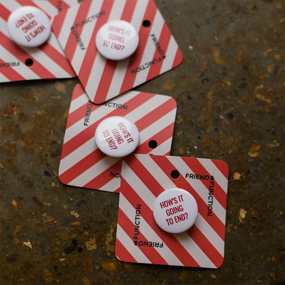 Значок How's it going to end? - фото 7