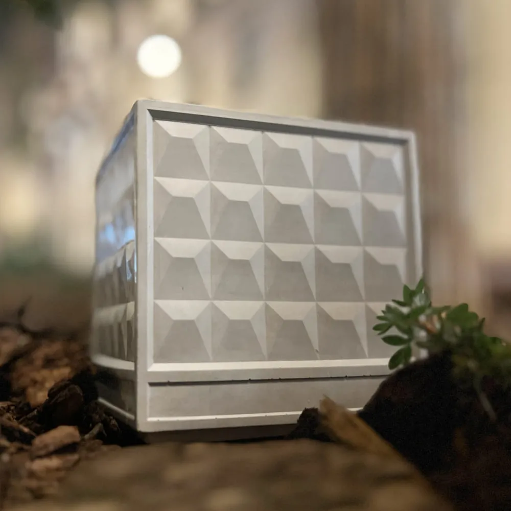 Бетонное кашпо-органайзер в виде забора ПО-2 квадратное - фото 1