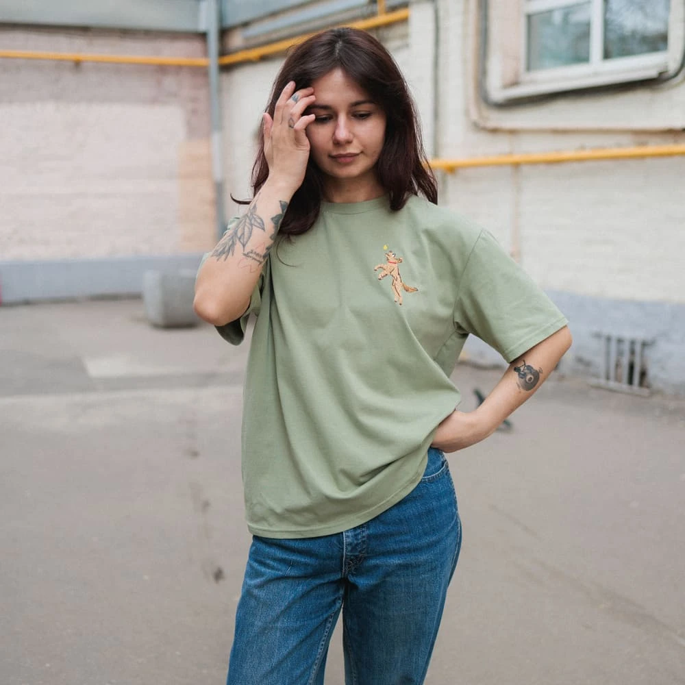 Футболка Friend Function с собачкой и мячом оливковая - фото 6