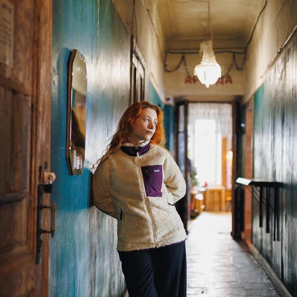 Флиска Patagonia женская Classic Retro-X Fleece Jacket dark natural - night plum - фото 4