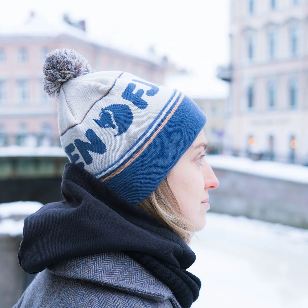 Шапка Fjallraven Pom Hat Chalk White / Indigo Blu - фото 4