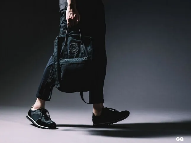 Рюкзак Fjallraven Kanken No2 ALL BLACK Laptop 15 - фото 9