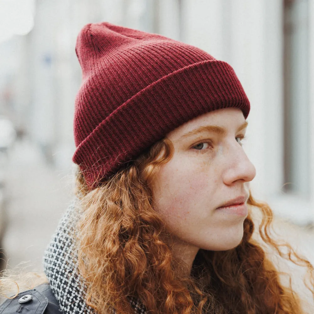 Шапка Kusto One бордовая с вышивкой - фото 3