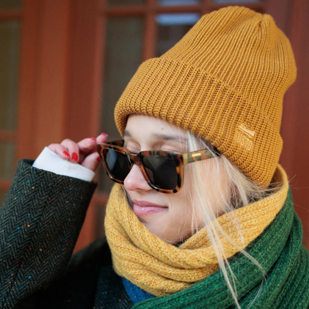 Шапка Kusto Heat горчица с вышивкой - фото 2