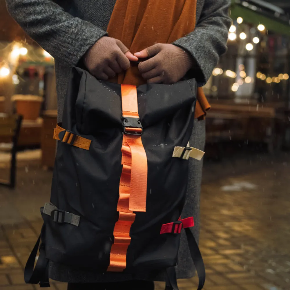 Рюкзак Friend Function роллтоп с цветными стропами - фото 11