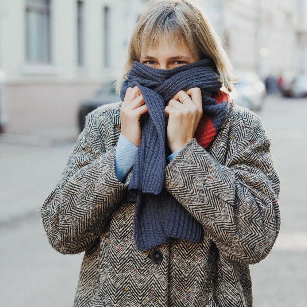 Вязаный шарф Friend Function Графитовый с коралловым - фото 6