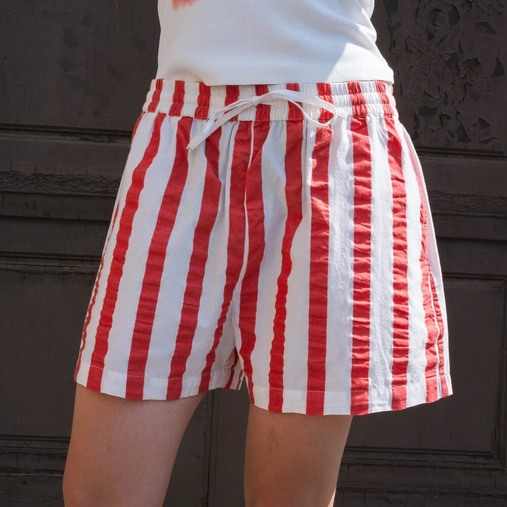 Шорты Thinking Mu Red Maxi Stripes Geranio - фото 1