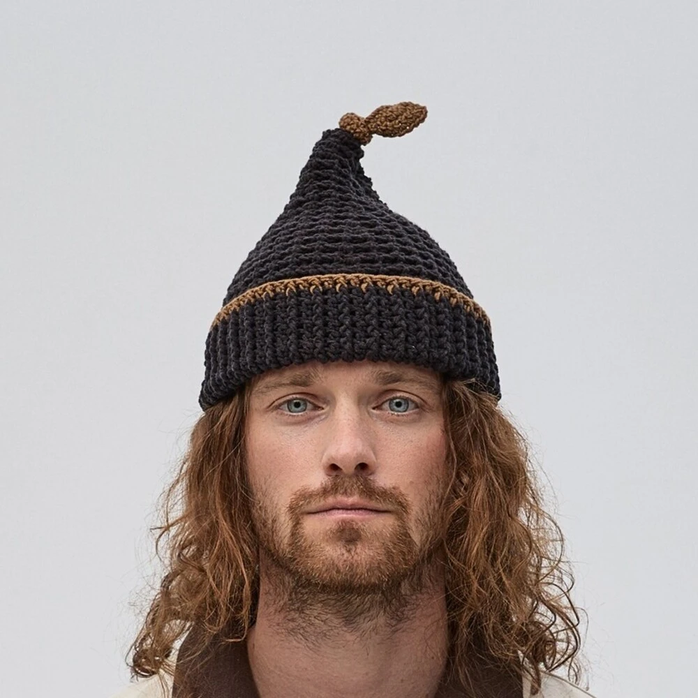 Шапка CHECK YA HEAD с хвостиком черная 26224/1 - фото 1