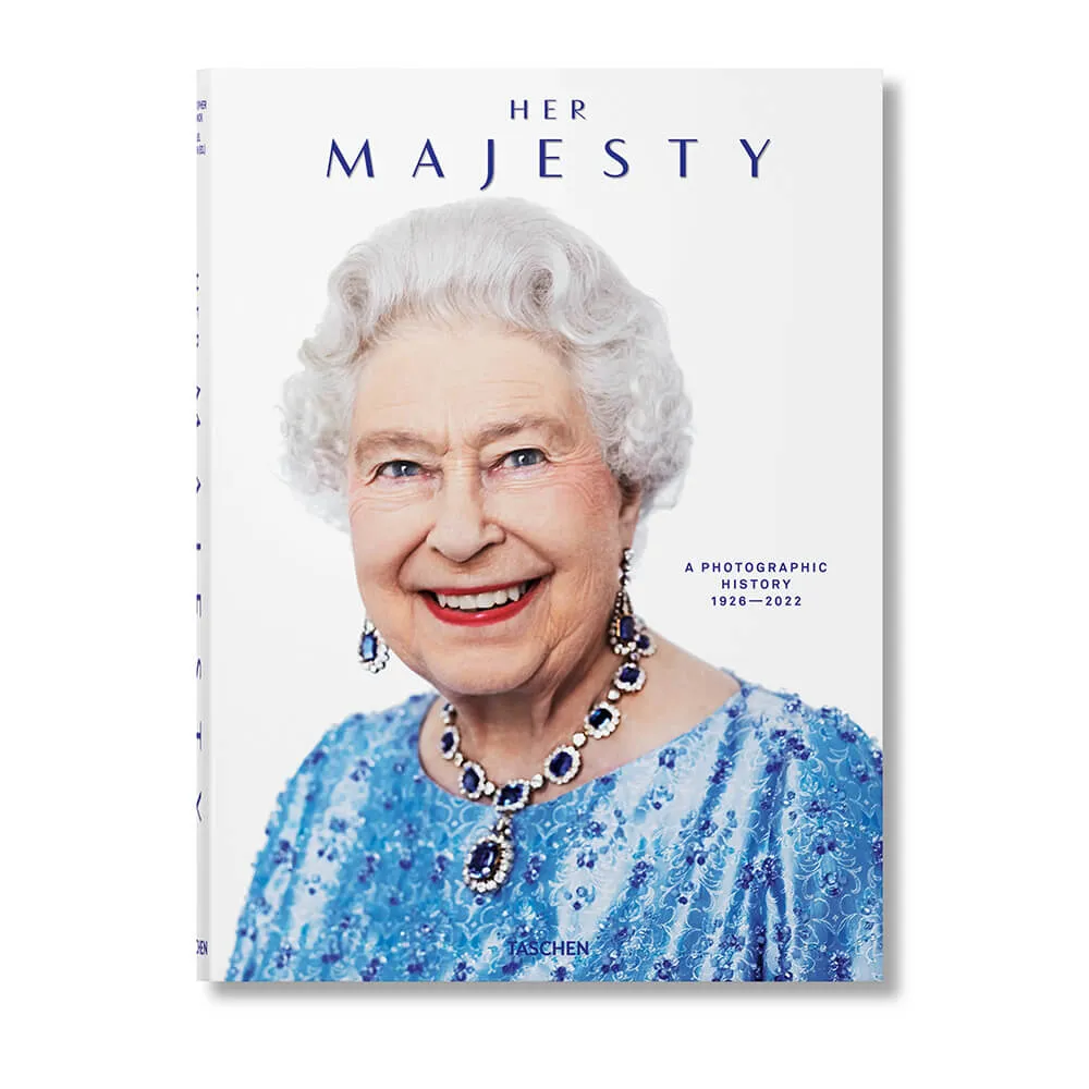 Книга Her Majesty. A Photographic History 1926–2022 - фото 1