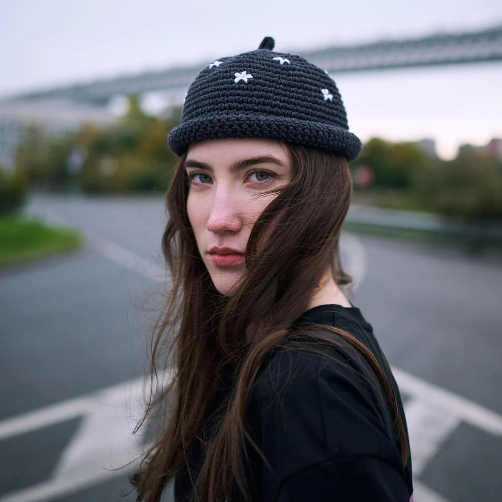 Шапка-докер Friend Function графитовая в цветочек - фото 5