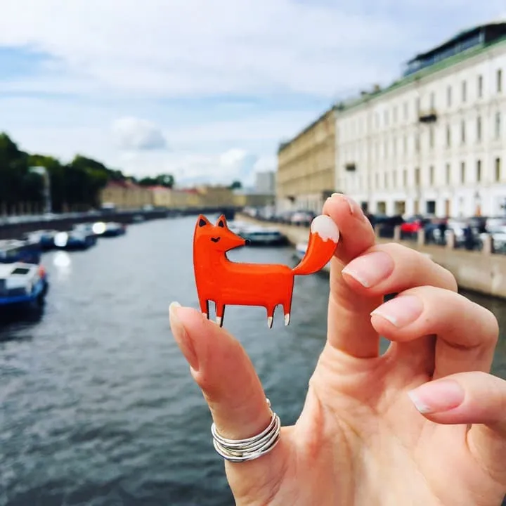 Деревянная брошка Пухлая лиса - фото 1