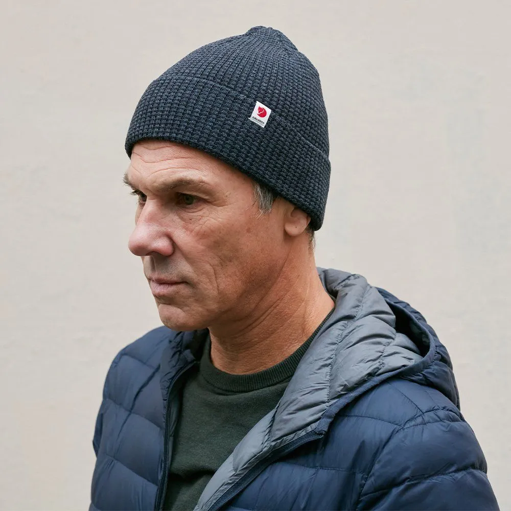 Шапка Fjallraven Tab Hat Dark Grey (030) - фото 1