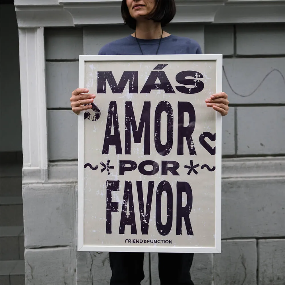 Плакат Friend Function Mas Amor монохромный - фото 1