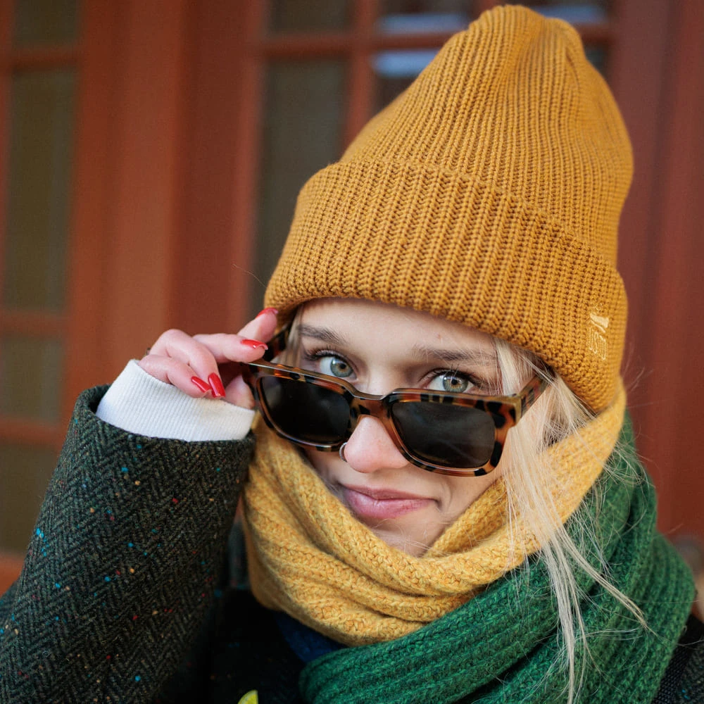 Шапка Kusto Heat горчица с вышивкой - фото 6