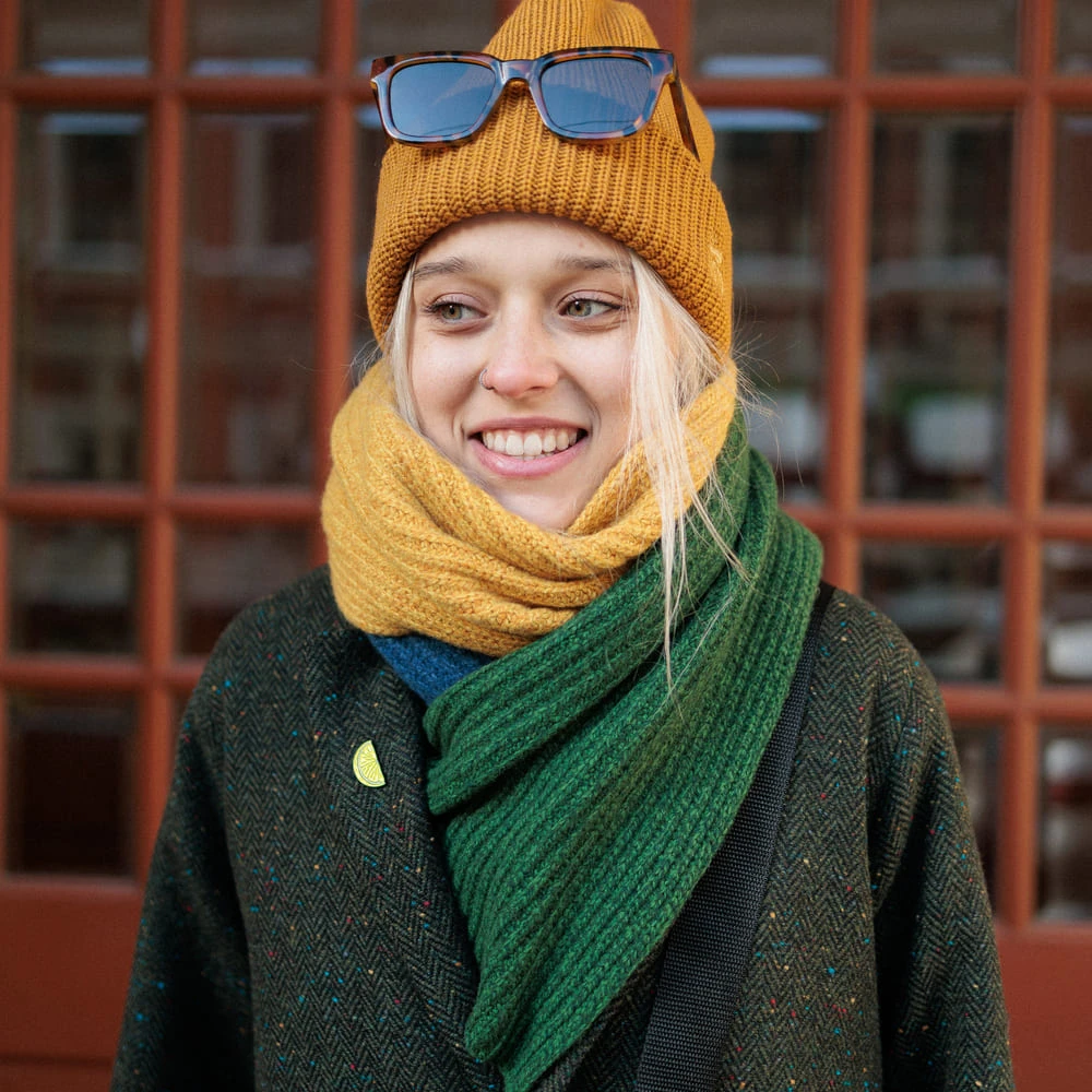 Шапка Kusto Heat горчица с вышивкой - фото 7