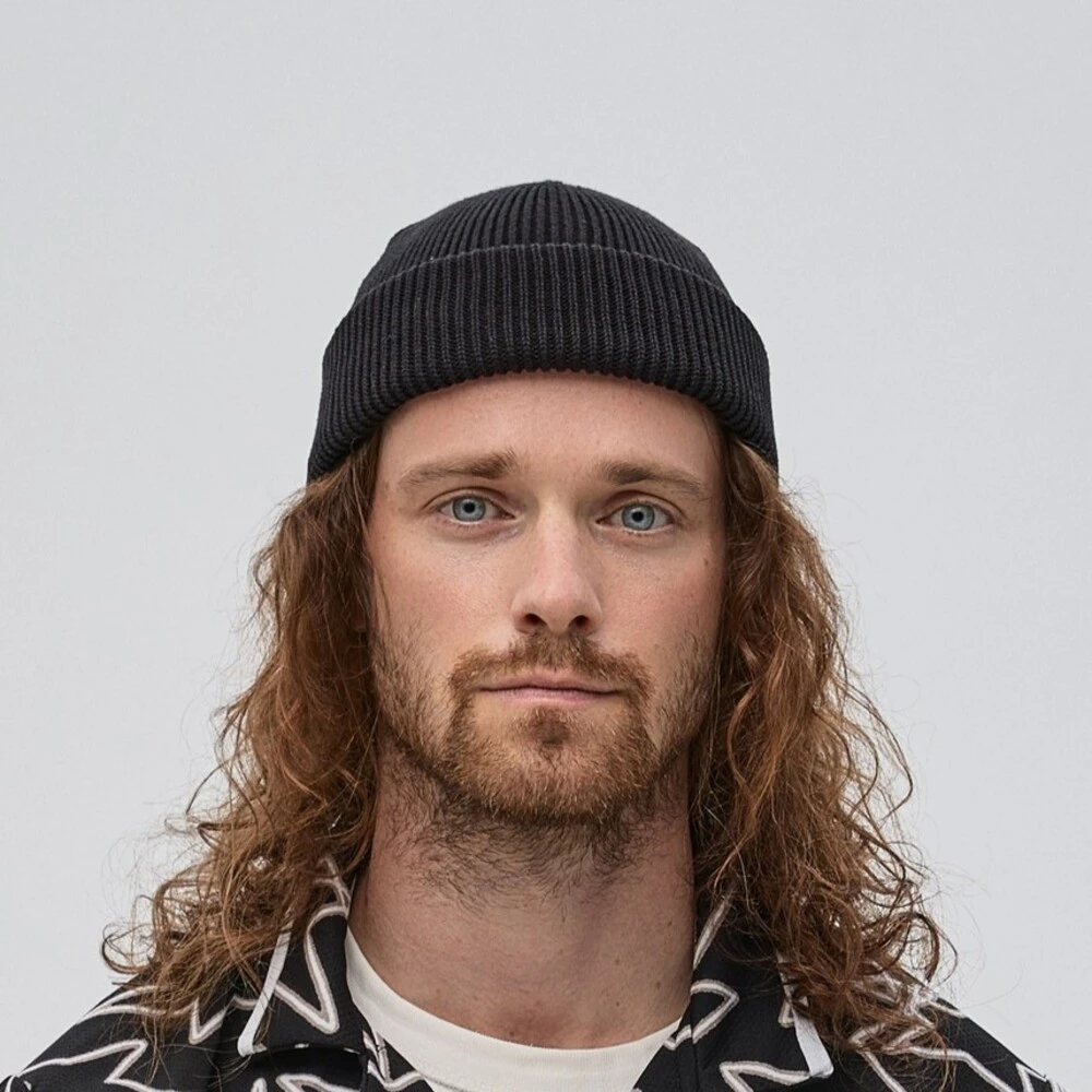 Шапка CHECK YA HEAD черная 25220/1 - фото 1