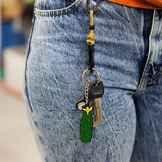 Брелок металлический FRIEND FUNCTION Огурец