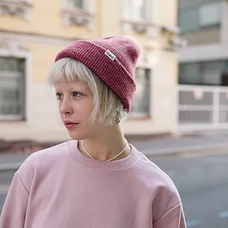 Шапка-бини Friend Function клюквенная