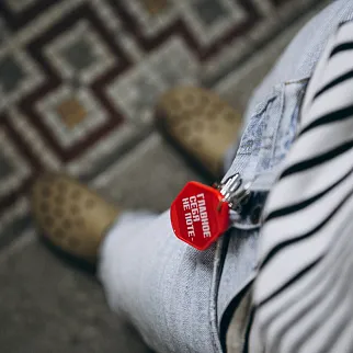 Брелок на ключи Главное себя не поте-