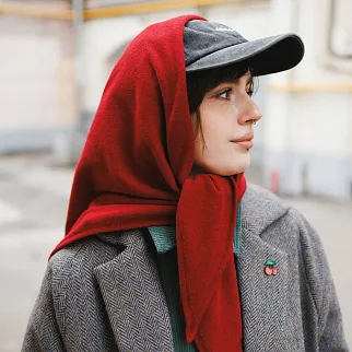 Косынка Friend Function шерстяная и красная (сангрия)