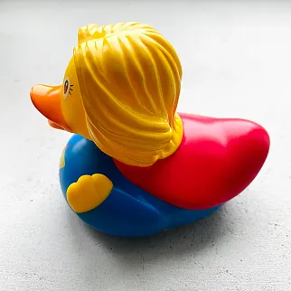 Утка Супервумен