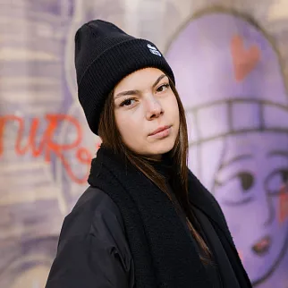Шапка Kusto One черная с вышивкой