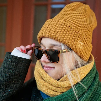 Шапка Kusto Heat горчица с вышивкой