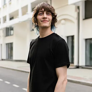 Футболка Friend Function базовая черная