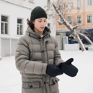 Дутые варежки Friend Function черные