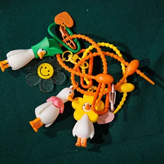 Брелок с гусем (разные цвета)