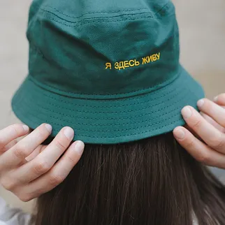 Панама Friend Function с вышивкой я здесь не работаю зеленая