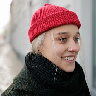 Шапка Kusto Pin Short красная с вышивкой